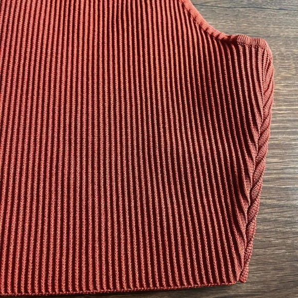 NWT Babaton SCULPT KNIT RACER CROPPED TANK - Picture 5 of 5